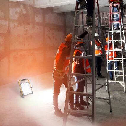 LED reflektor s stojalom LED/100W/230V 4500K IP65 oranžen