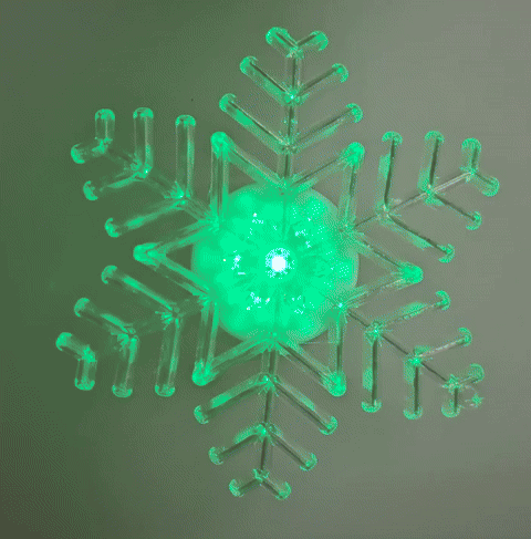 LED RGB božična dekoracija s prisajalko LED/3xLR44 snežinka