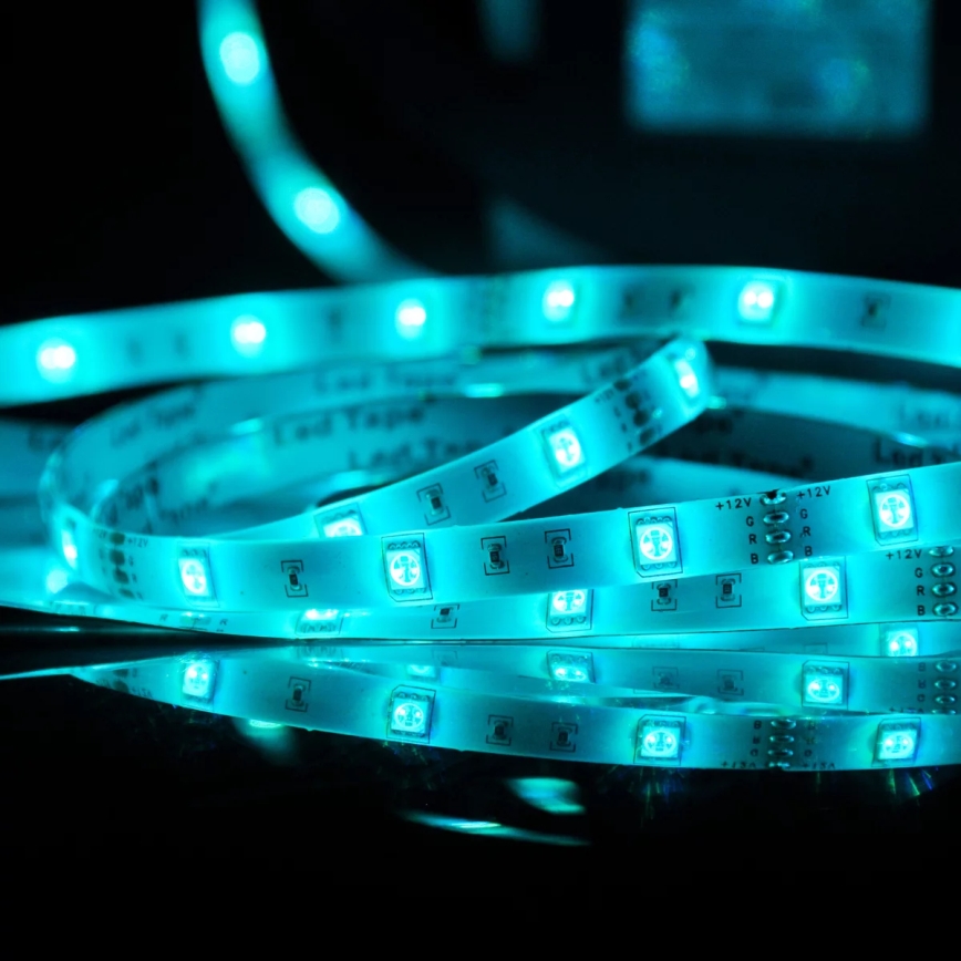 LED RGB Zatemnitveni zunanji trak 5m LED/14W/12V IP65 + Daljinski upravljalnik