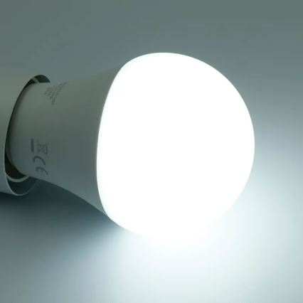 LED RGBW Zatemnitvena žarnica A60 E27/9W/230V 2700-6500K Wi-Fi Tuya