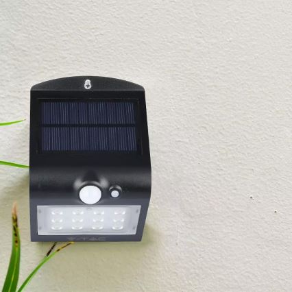 LED Solarna stenska svetilka s senzorjem LED/1.5W/3,7V IP65 1200 mAh
