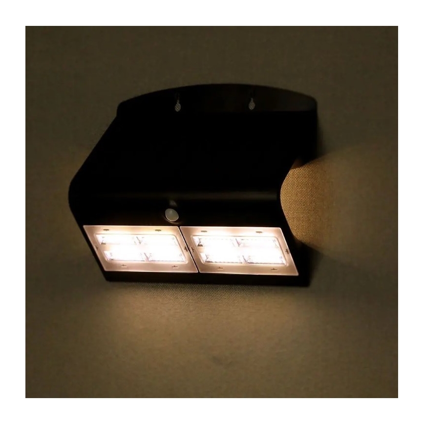 LED Solarna stenska svetilka s senzorjem LED/7W/3,7V 4000K IP65 črna