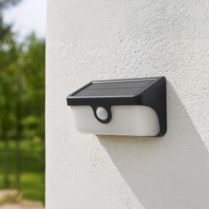 LED solarna stenska svetilka s senzorjem LINK LED/5W/3,7V IP65 črna