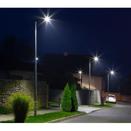 LED sončna ulična svetilka s senzorjem STREET LED/15W/7,4V 4000K IP65 5400 mAh