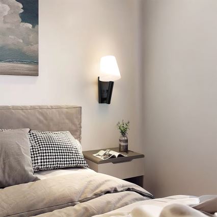 LED stenska svetilka z USB priključkom LED/2W/230V 3000K črna/bela