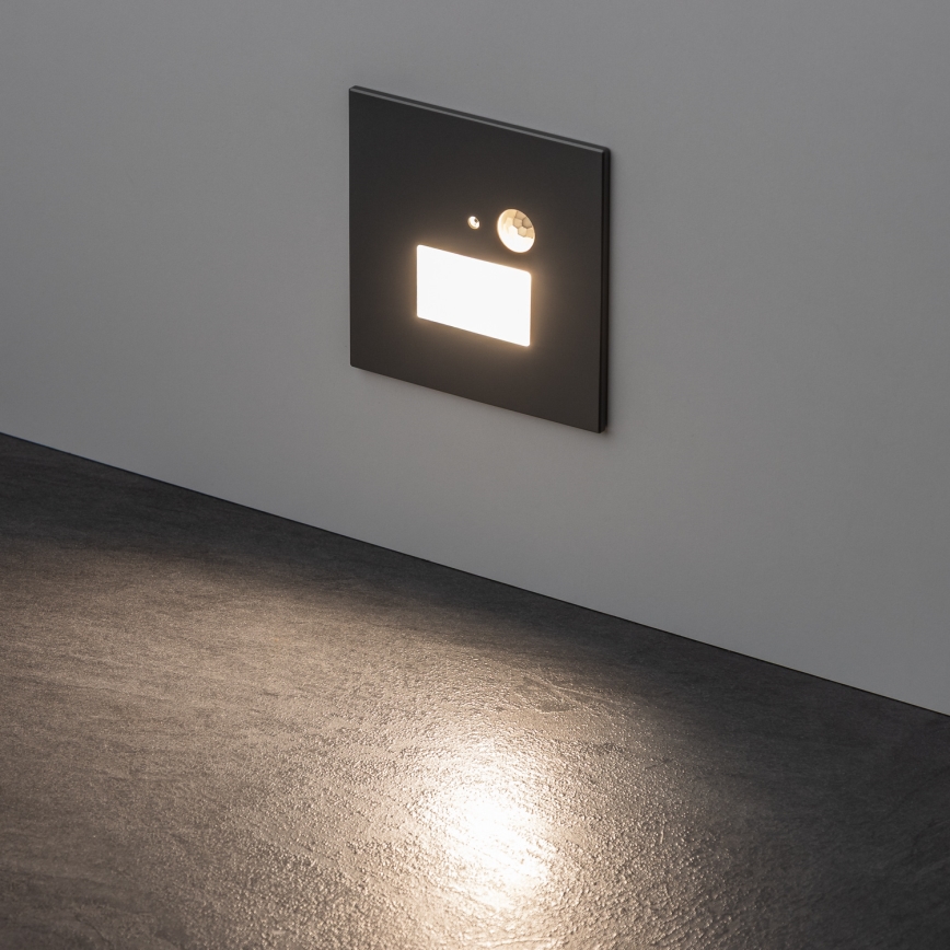 LED svetilka za stopnice s senzorjem gibanja in senzorjem mraka LED/1,5W/230V 3000/4000/6000K srebrna