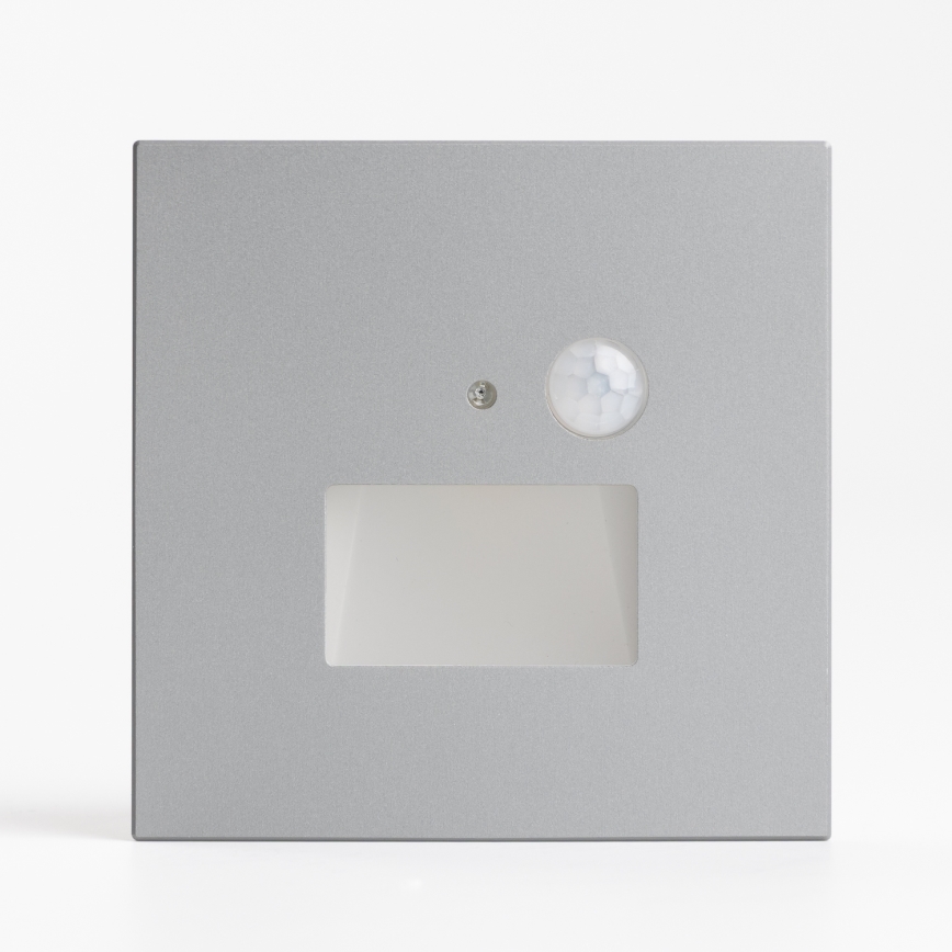 LED svetilka za stopnice s senzorjem gibanja in senzorjem mraka LED/1,5W/230V 3000/4000/6000K srebrna