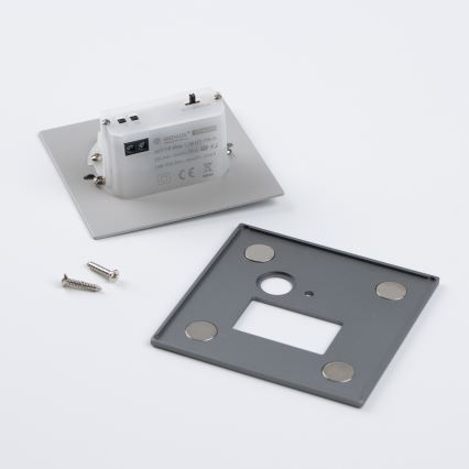 LED svetilka za stopnice s senzorjem gibanja in senzorjem mraka LED/1,5W/230V 3000/4000/6500K srebrna