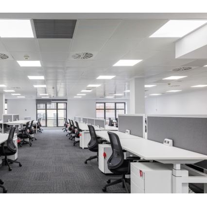 LED zatemnitvena stropna plošča CAPRI LED/25/36/40W/230V 3000/4000/5700K UGR19 IP44 60x60 cm