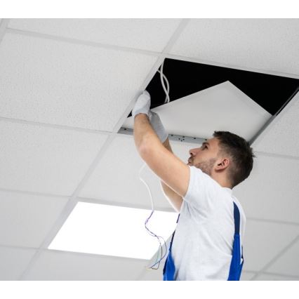 LED zatemnitvena stropna plošča CAPRI LED/25/36/40W/230V 3000/4000/5700K UGR19 IP44 60x60 cm