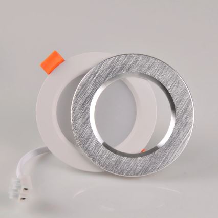 LED Vgradna svetilka ZOE LED/4,8W/230V srebrna