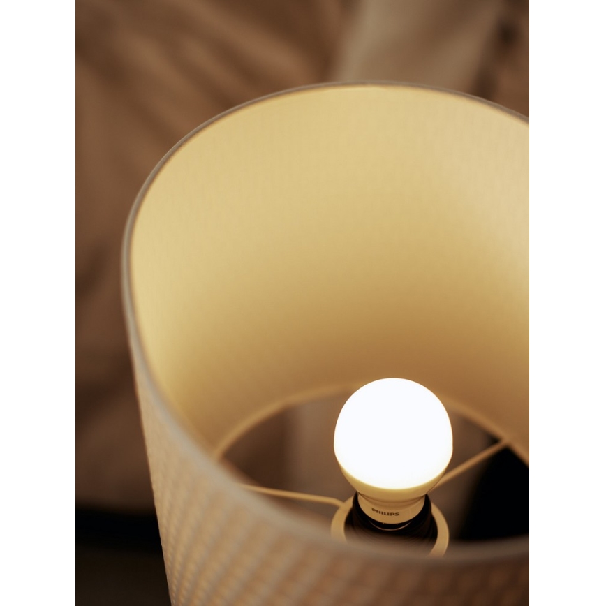 LED žarnica Philips E14/4W/230V - LUSTER mlečna