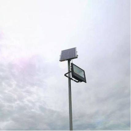 LED Zatemnitveni solarni reflektor LED/12W/3,2V 6000K IP65 5000 mAh + Daljinski upravljalnik