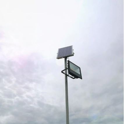 LED Zatemnitveni solarni reflektor LED/16W/3,2V 4000K IP65 10000 mAh + Daljinski upravljalnik