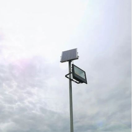 LED Zatemnitveni solarni reflektor LED/20W/6,4V 4000K IP65 10000 mAh + Daljinski upravljalnik