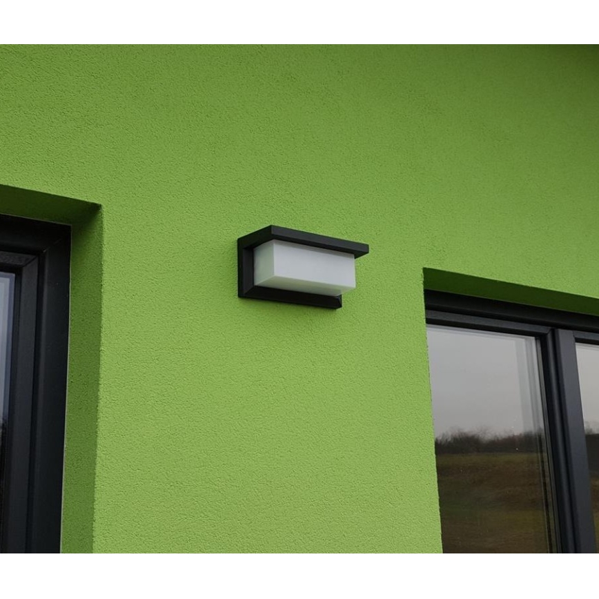 LED Zunanja stenska svetilka s senzorjem LED/12W/230V IP54 črna