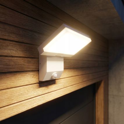 LED zunanje stensko svetilo s senzorjem gibanja LED/18W/230V IP44 belo