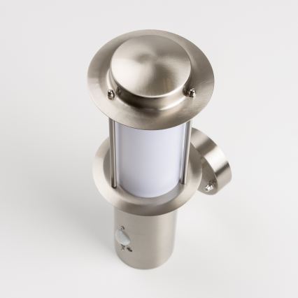 LED zunanja stenska svetilka s senzorjem gibanja 1xE27/4,9W/230V IP44 mat krom