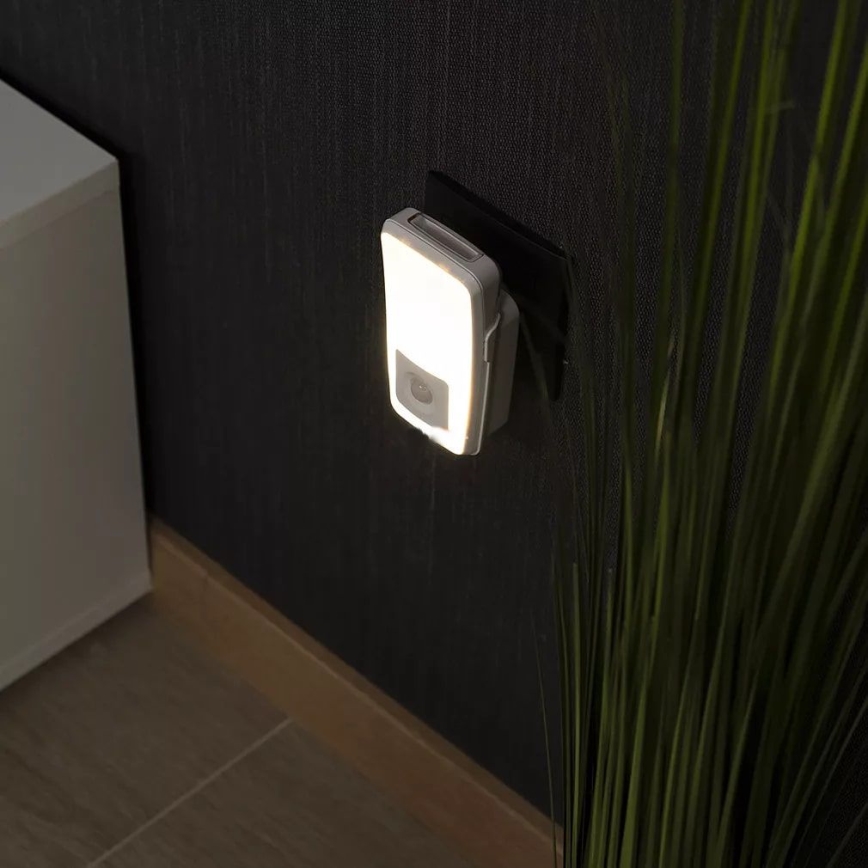 Ledvance - LED Orientacijska svetilka v vtičnico s senzorjem LUNETTA LED/2W/230V