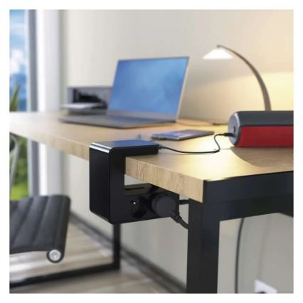 Legrand 050412 - Podaljšek s stikalom in stojalom za tablico 4Z Tip E + 2x USB-A 1,5m črna