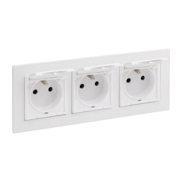 Legrand - Trojna zunanja hišna vtičnica z okvirjem NILOE STEP 250V IP44 bela