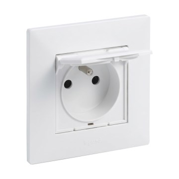 Legrand - Zunanja vtičnica z okvirjem NILOE STEP 250V IP44 bela