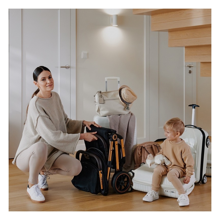 Lionelo - Športni voziček CLOE črna/zlata