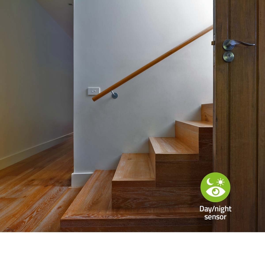 LED Orientacijska svetilka za vtičnico z motion in dusk senzor LED/0,55W/230V bela