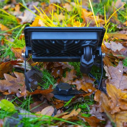 LED RGBW Zatemljiv reflektor SmartLife LED/20W/230V Wi-Fi IP65 2700-6500K