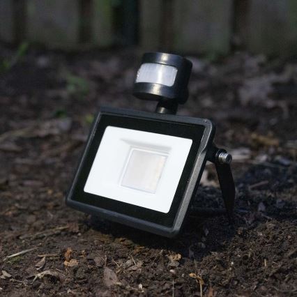 LED Zatemnitveni reflektor s senzorjem gibanja SmartLife LED/20W/230V 3000-6500K IP44 Wi-Fi
