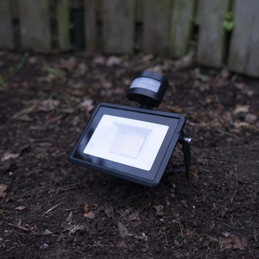 LED Zatemnitveni reflektor s senzorjem gibanja SmartLife LED/20W/230V 3000-6500K IP44 Wi-Fi