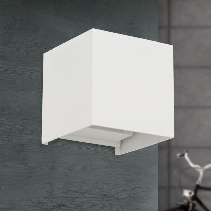 LED Zunanja stenska svetilka CUBE 2xLED/3W/230V IP54 bela
