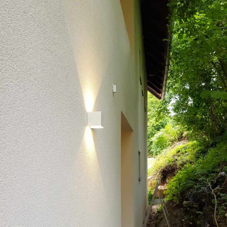 LED Zunanja stenska svetilka CUBE 2xLED/3W/230V IP54 bela