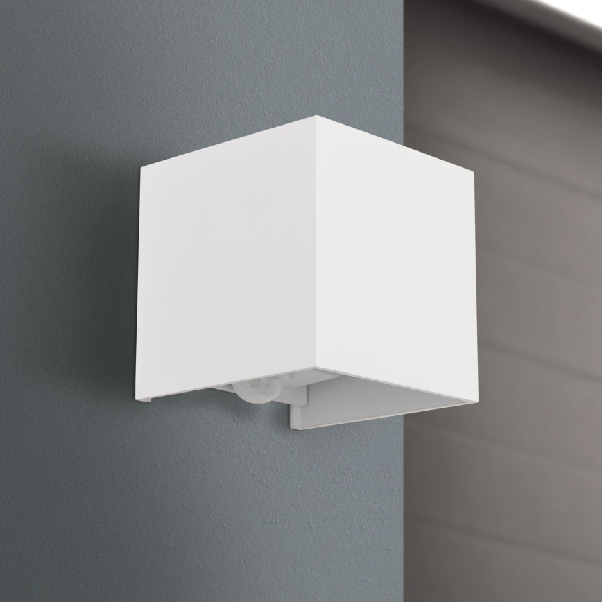 LED Zunanja stenska svetilka s senzorjem gibanja in mraka CUBE-S LED/13W/230V IP54 bela
