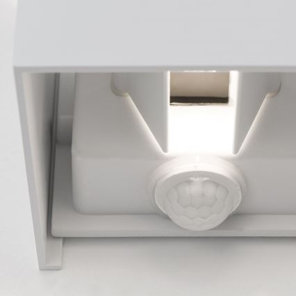LED Zunanja stenska svetilka s senzorjem gibanja in mraka CUBE-S LED/13W/230V IP54 bela