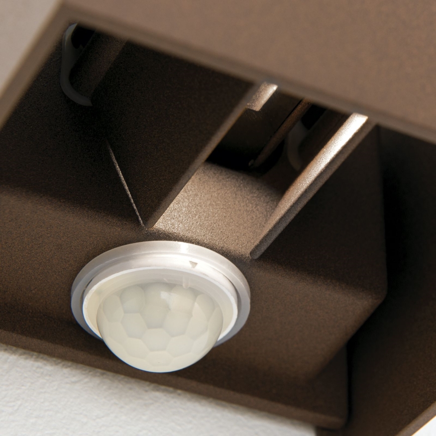 zunanja stenska svetilka z senzorjem gibanja in senzorjem mraka CUBE-S LED/13W/230V IP54 rjava