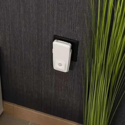 Osram - LED orientacijska lučka za vtičnico s senzorjem LUNETTA LED/2W/230V