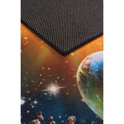 Otroška protizdrsna preproga PRINT 3D 120x160 cm planeti/večbarvna