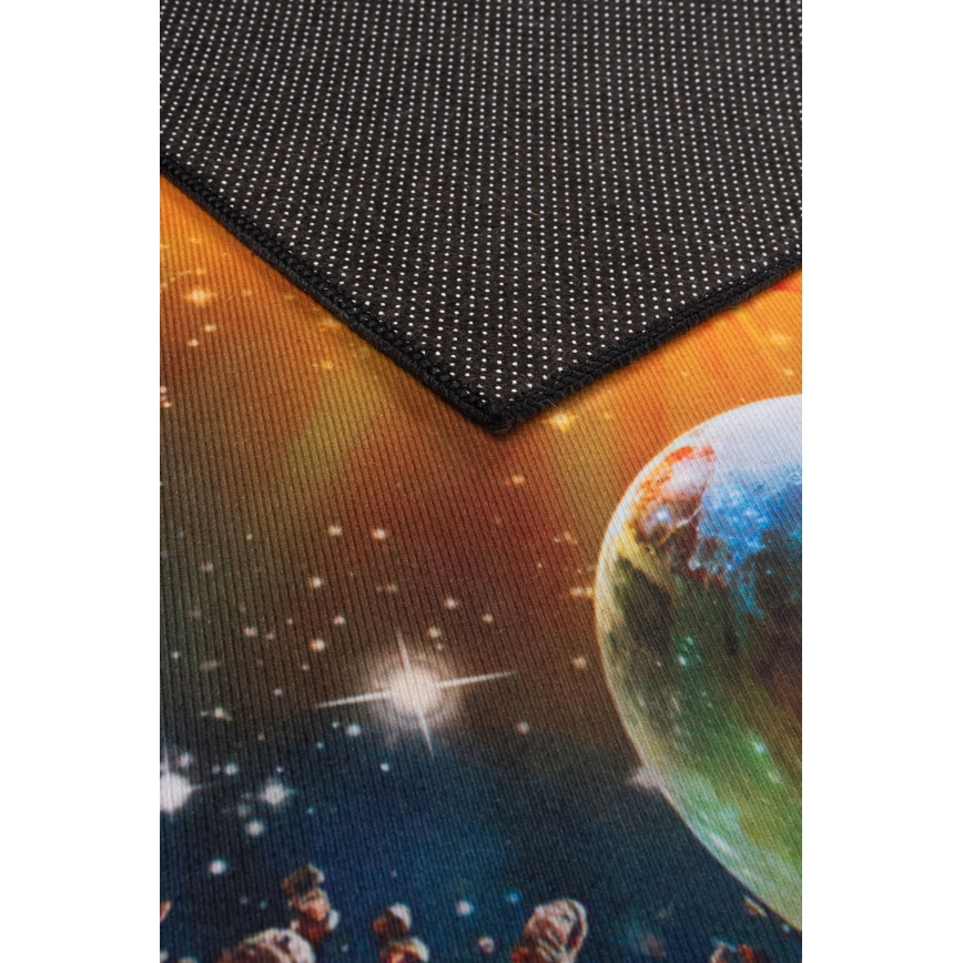 Otroška protizdrsna preproga PRINT 3D 120x160 cm planeti/večbarvna