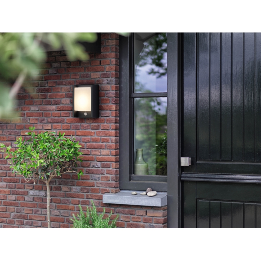 Philips - LED Zunanja stenska svetilka s senzorjem LED/6W 2700K IP44