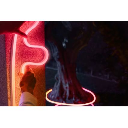 Philips - Zatemnljiv RGBW LED zunanji trak Hue NEON 5m LED/30W/230V 2200-6500K IP67