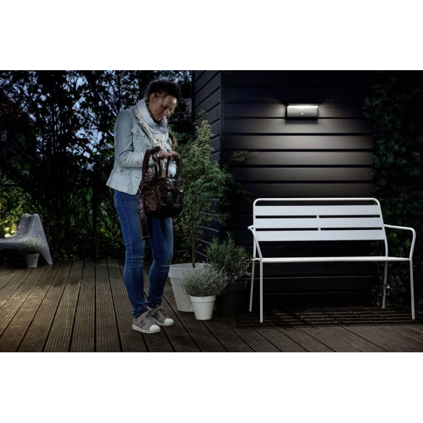 Philips - LED Zunanja stenska svetilka s senzorjem BUSTAN LED/3,8W/230V 2700K IP44