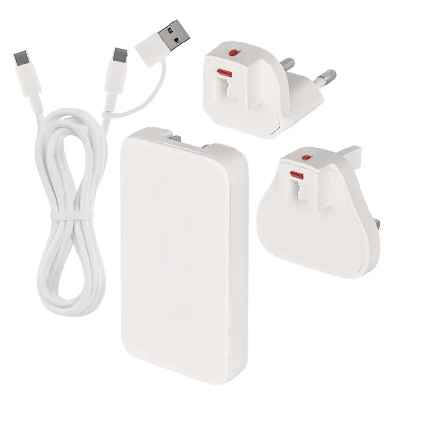 Potovalni adapter z zamenljivimi USB-nastavki GaN 100-250V