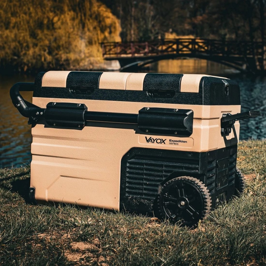 Potovalni hladilnik z LCD zaslonom 39 l 230V/12V/24V rjava