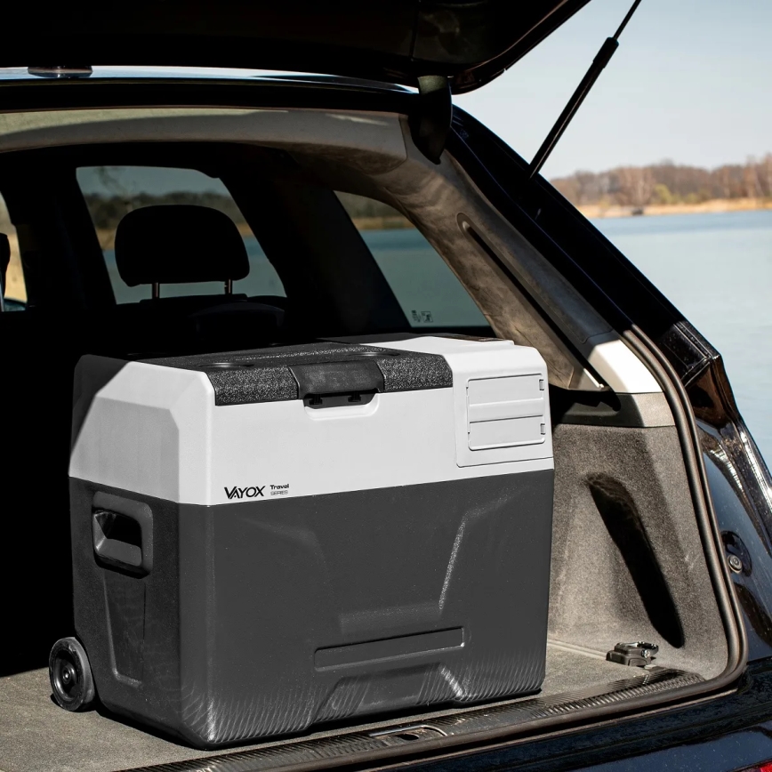 Potovalni hladilnik z LCD zaslonom 40 l 230V/12V/24V črna
