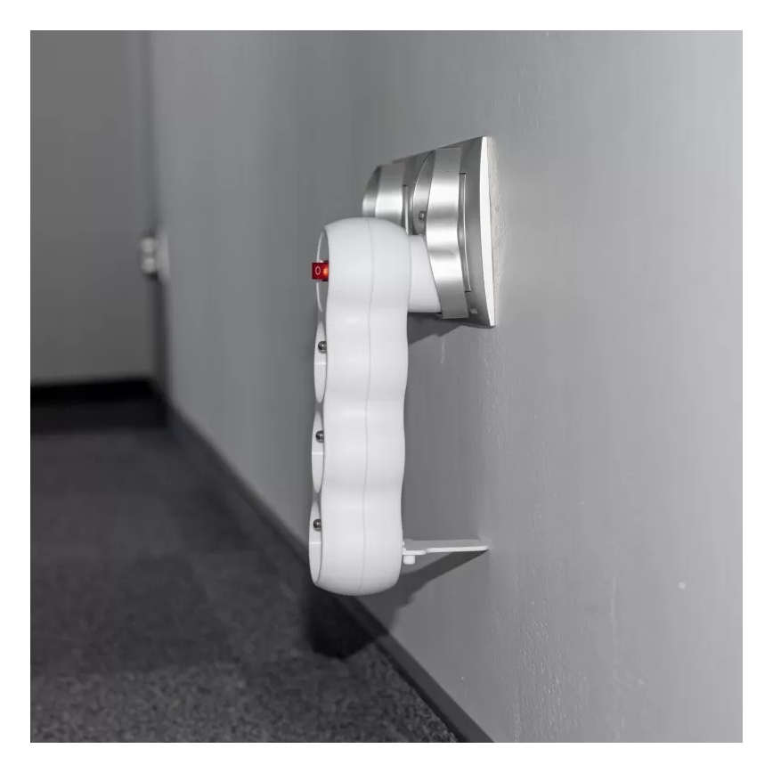 Razdelilec s stikalom, 3 vtičnice