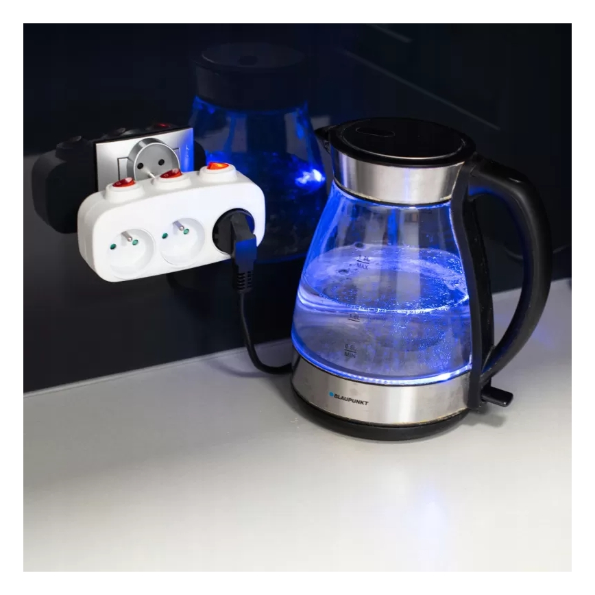 Razdelilnik z vklopnimi stikali — 3 vtičnice