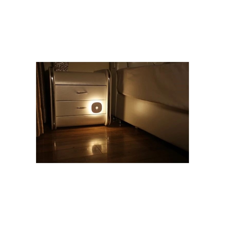 LED Orientacijska svetilka s senzorjem LED/0,45W/3xAAA 3000K bela