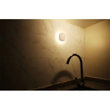 LED Orientacijska svetilka s senzorjem LED/0,45W/3xAAA 3000K bela