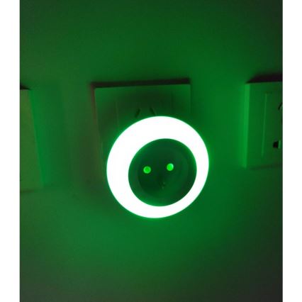 LED Orientacijska svetilka s senzorjem mraka za v vtičnico LED/0,6W/230V